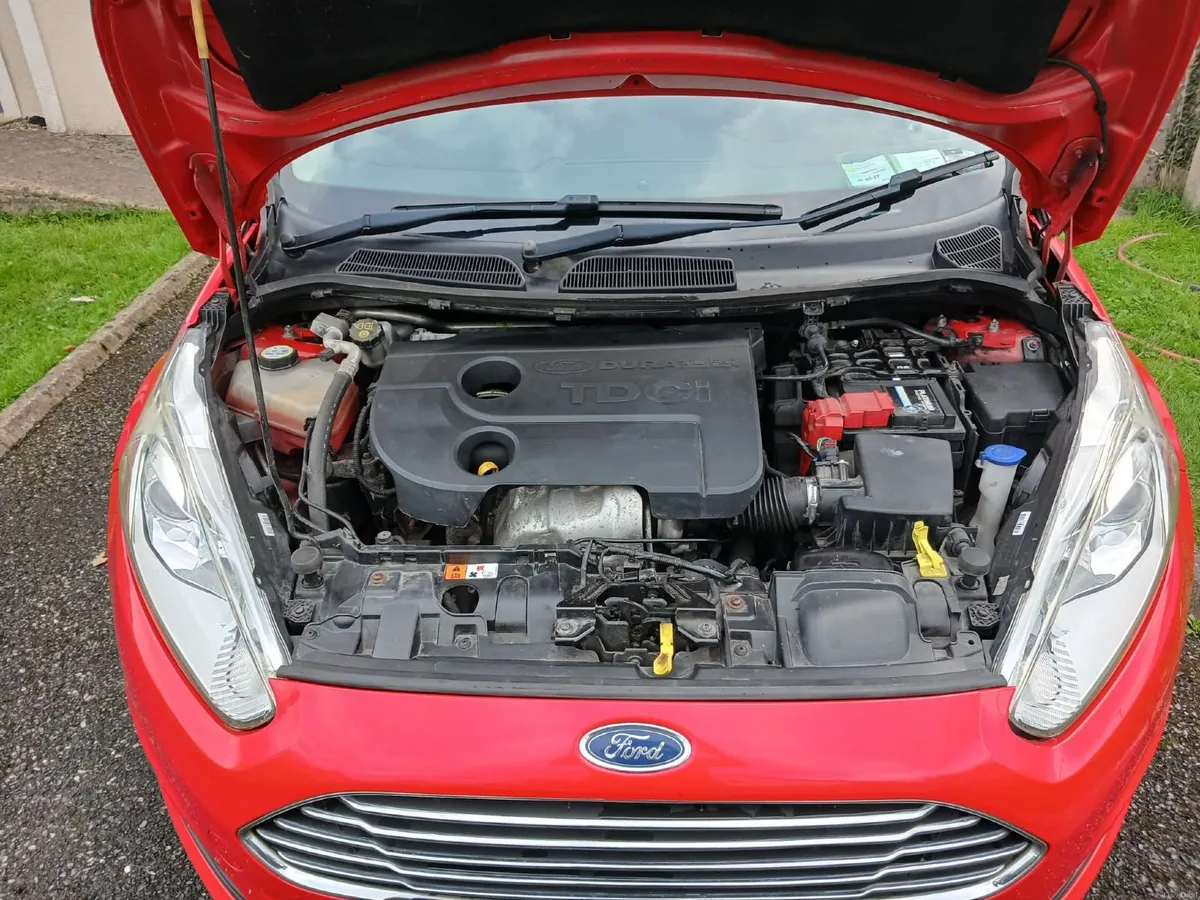 Ford Fiesta 2014 - Image 2