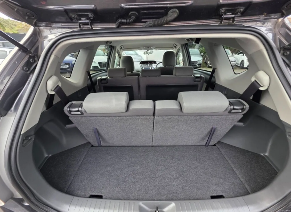 Toyota Prius alpha 7 seater - Image 2