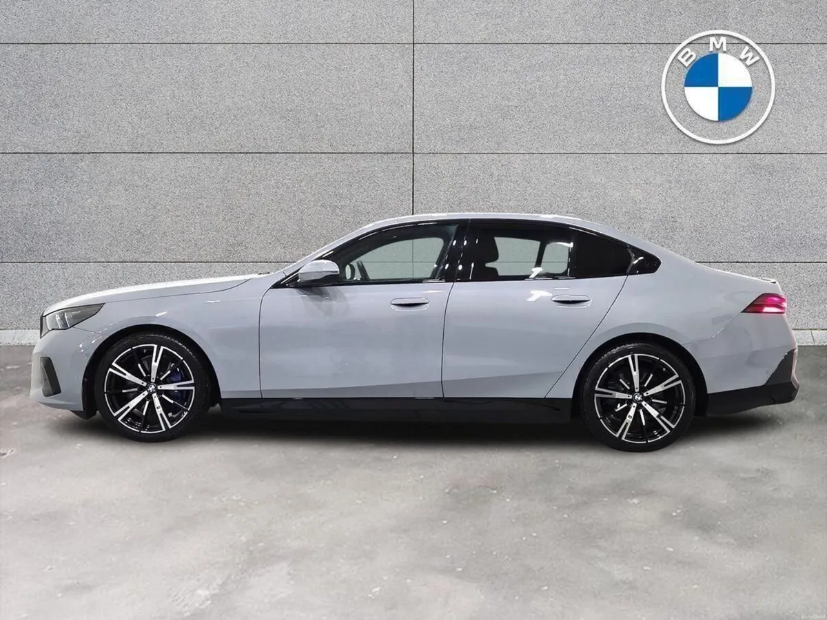 BMW i5 eDrive40 M Sport Pro Saloon - Image 3