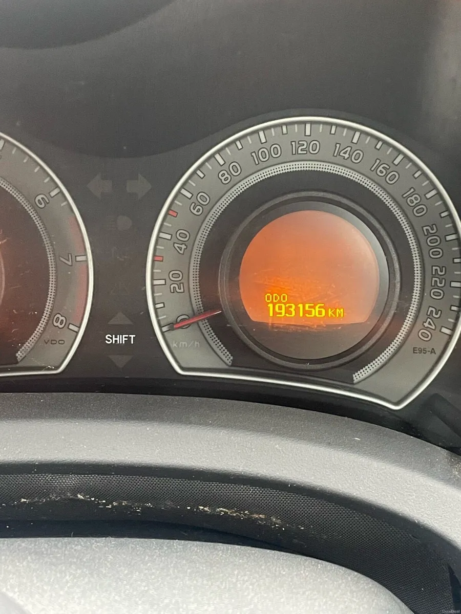 Toyota Auris 2008 - Image 2