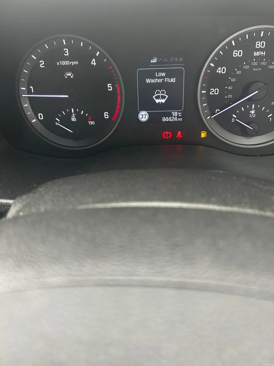 Hyundai Tucson 1.7 CRDI SE NAV BL/DR 5 - Image 3