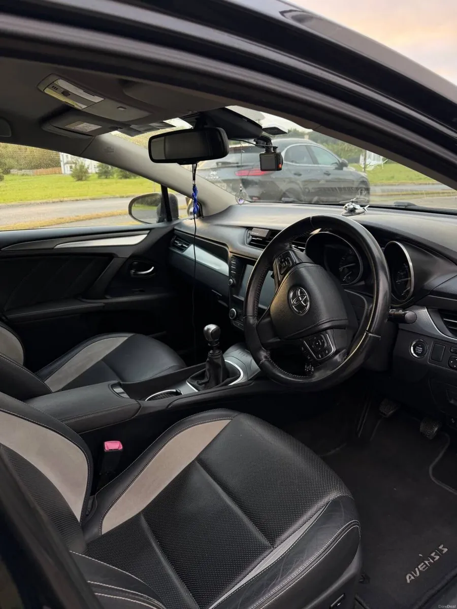 Toyota Avensis - Image 5