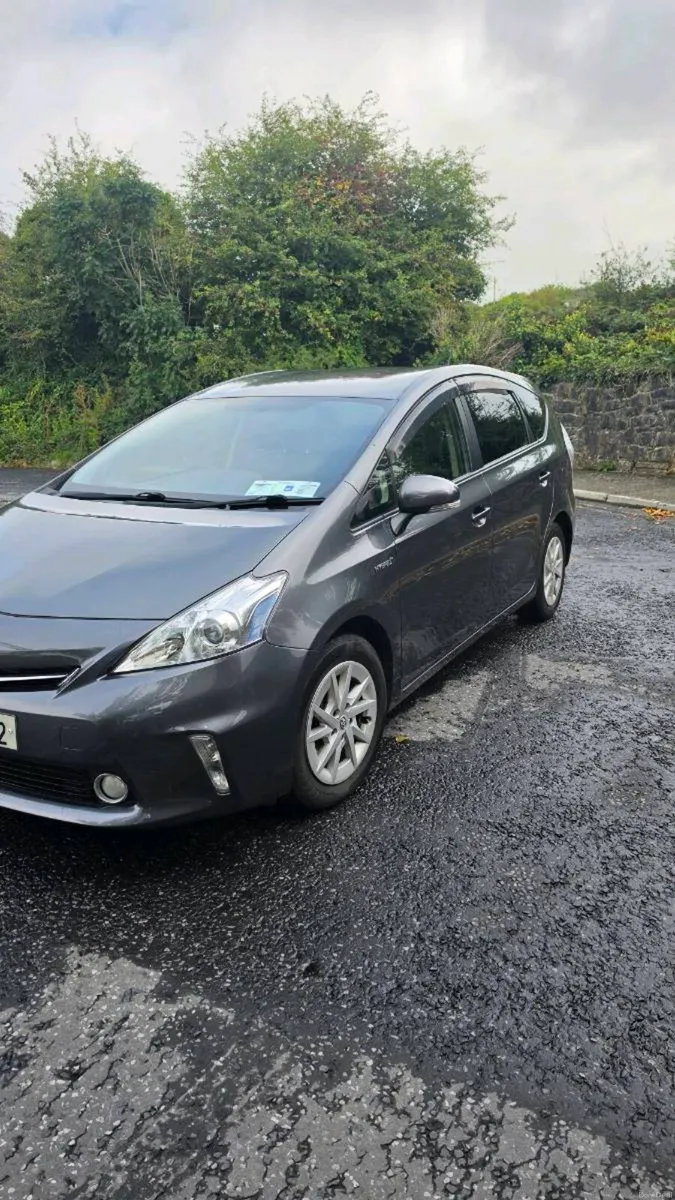 Toyota Prius 7 seater, 1.8 automatic - Image 2