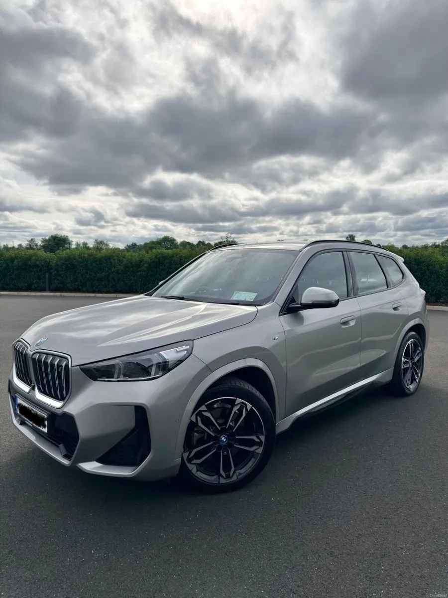 BMW iX 2023 - Image 1