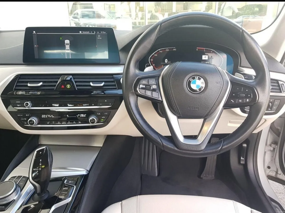 BMW 5-Series 520d SE Saloon - Image 6
