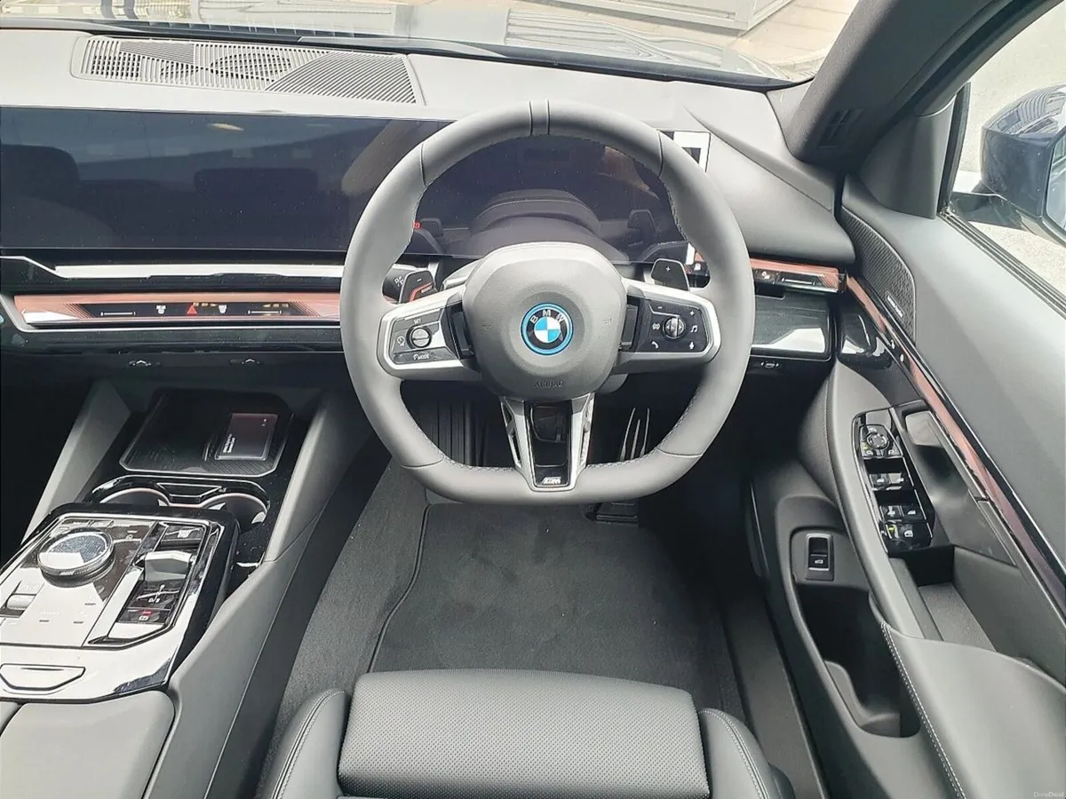 BMW 5-Series 530e M Sport Saloon - Image 5