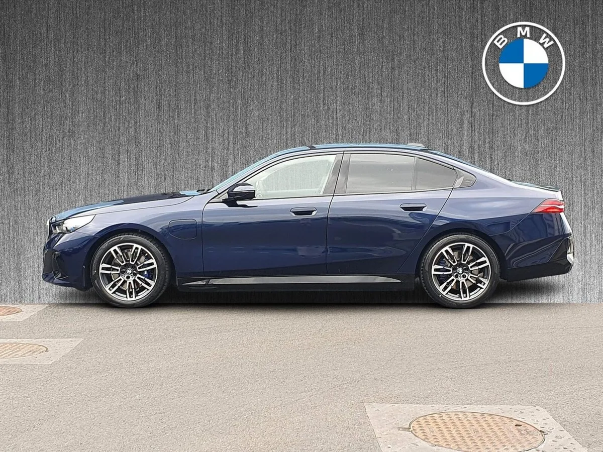 BMW 5-Series 530e M Sport Saloon - Image 3