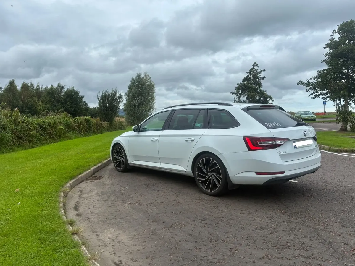 Skoda Superb 2017 - Image 2