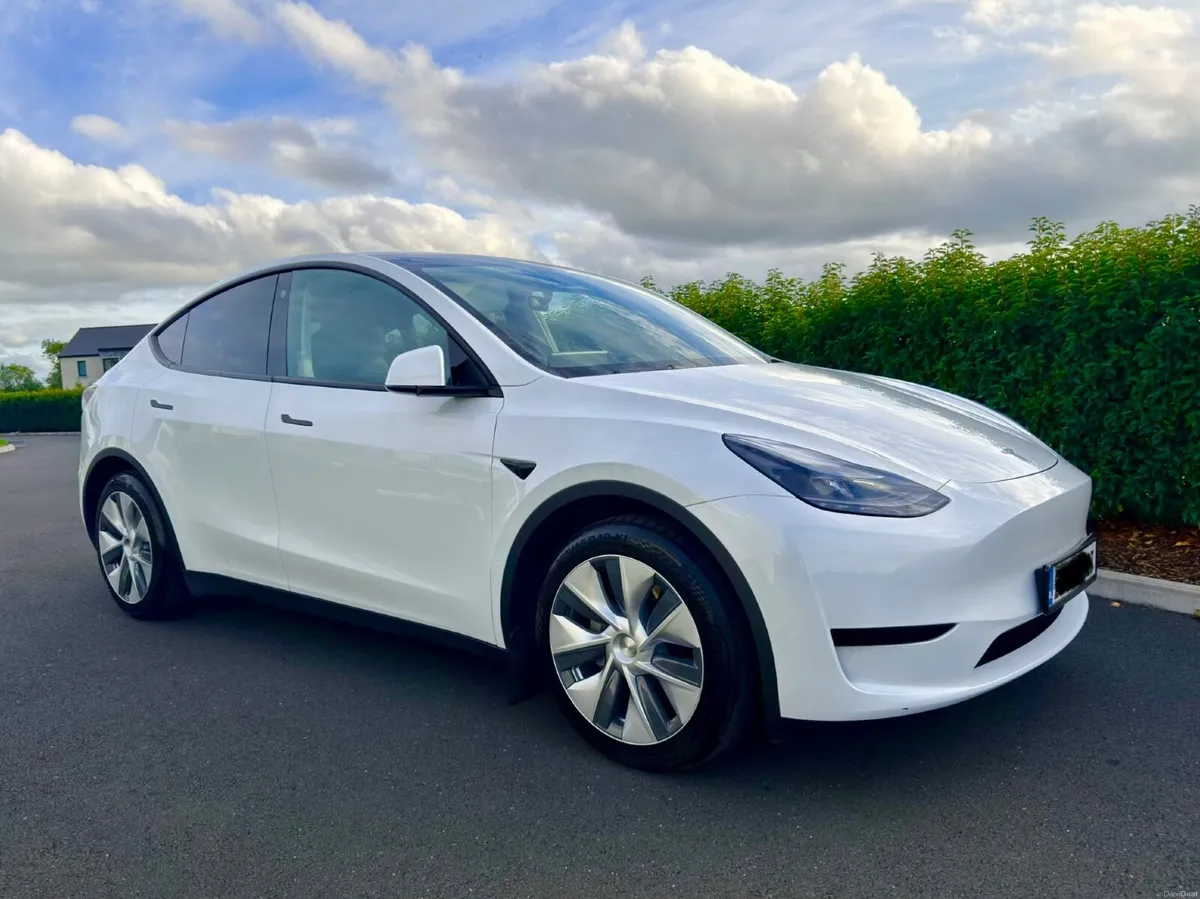 Tesla Model Y 2023 - Image 1
