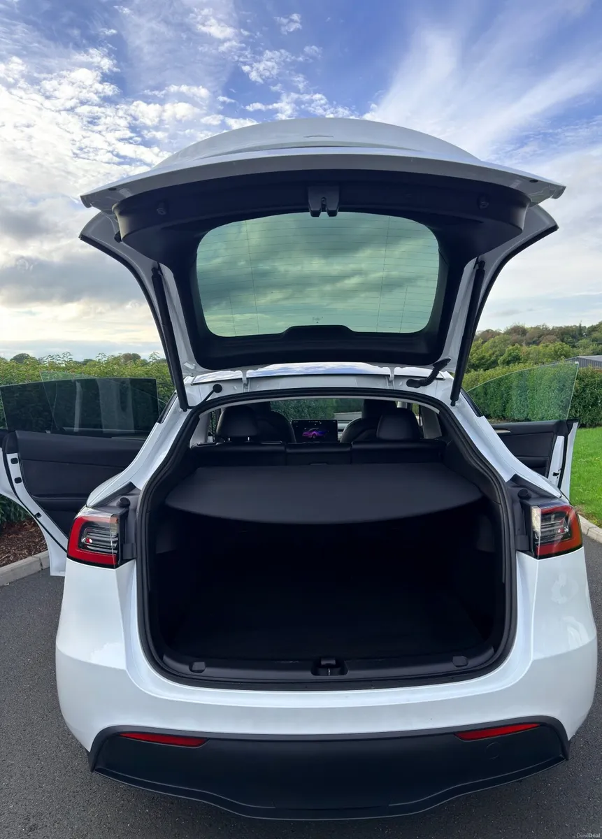 Tesla Model Y 2023 - Image 5