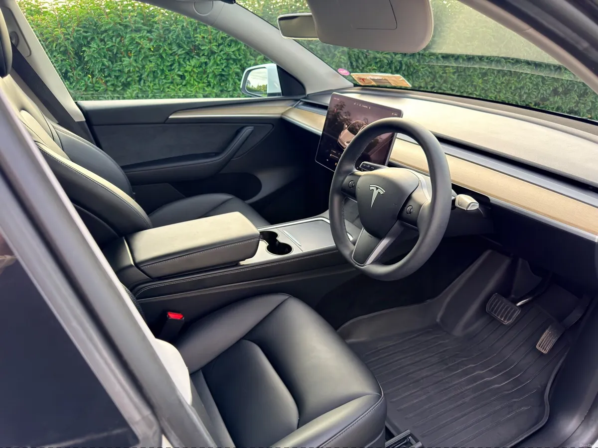 Tesla Model Y 2023 - Image 6