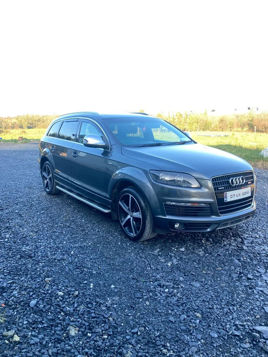 Audi Q7 - Image 1
