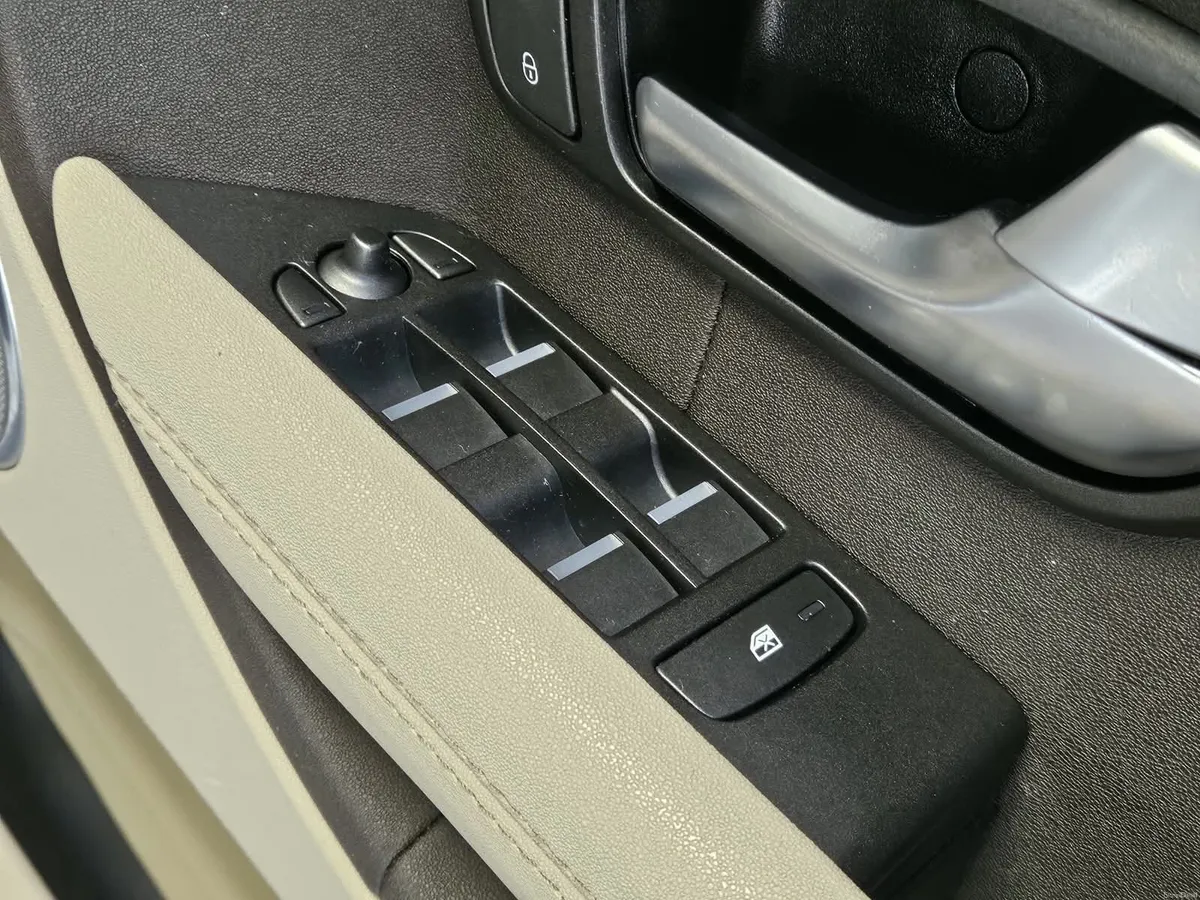 15 LAND ROVER RANGE ROVER EVOQUE PURE TD4 A - Image 6