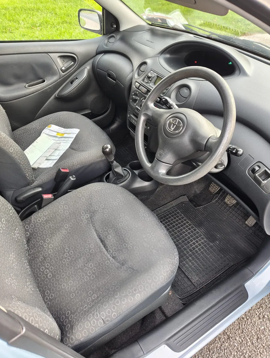 03 toyota yaris - Image 3