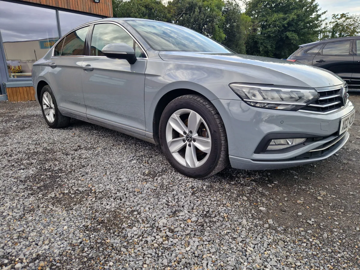 Volkswagen Passat 2022 - Image 4