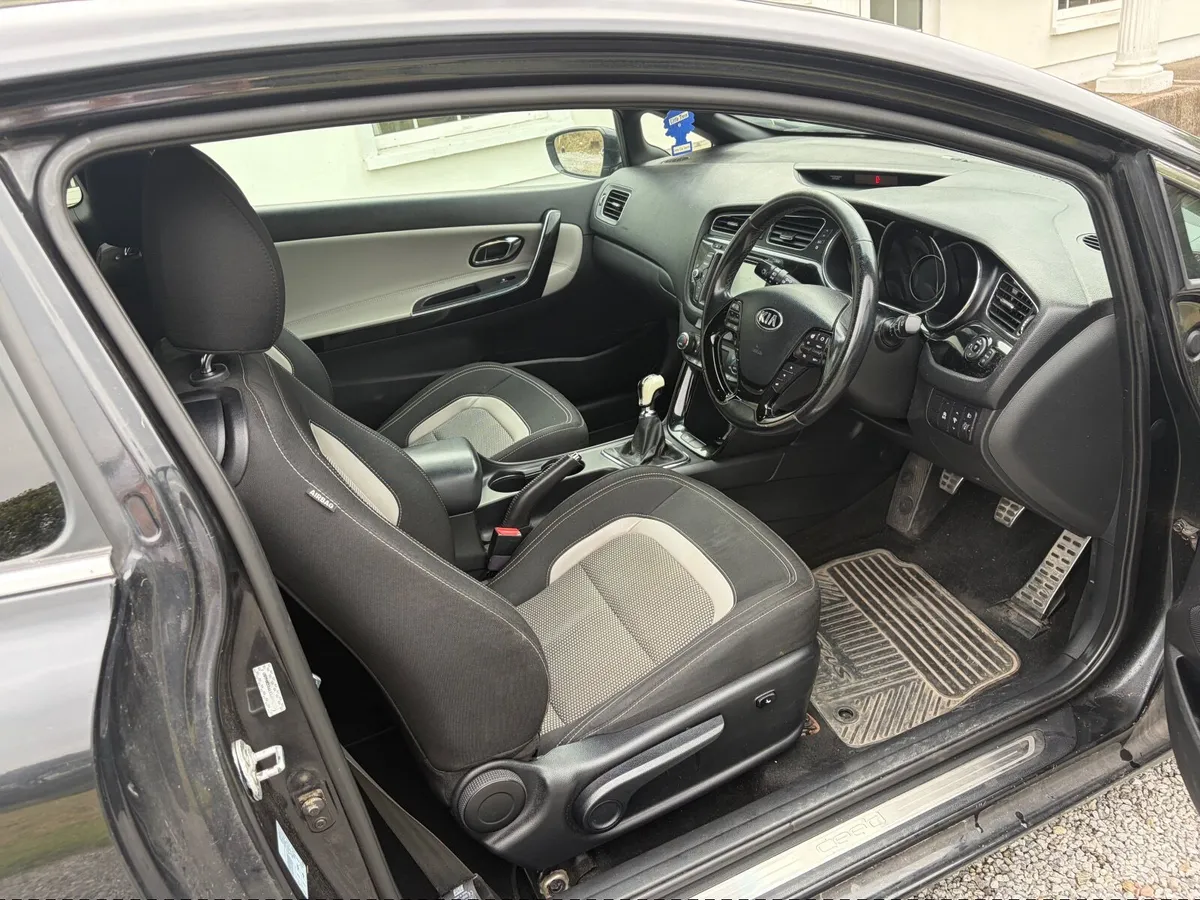 Kia ProCeed 2013 - Image 3