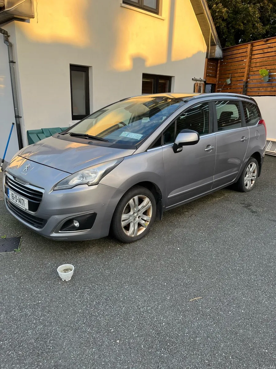 PEUGEOT 5008 - Image 2