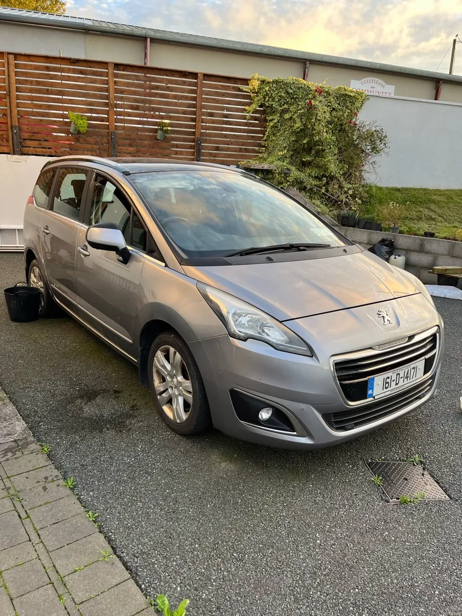 PEUGEOT 5008 - Image 1