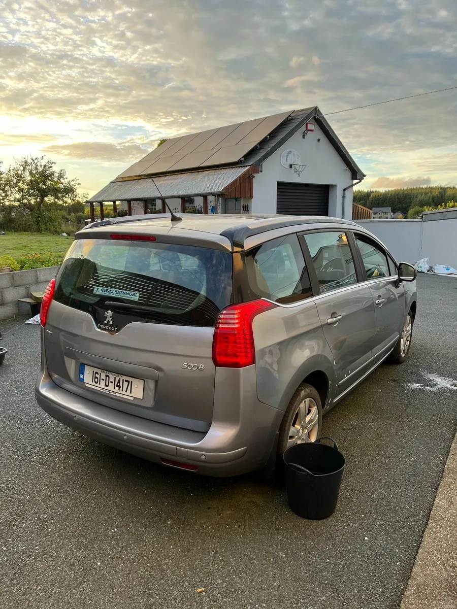 PEUGEOT 5008 - Image 4