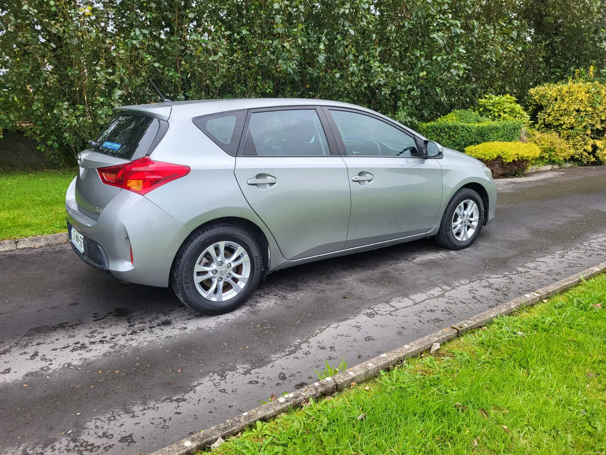 Toyota Auris 1.4 D4D   2013 - Image 2