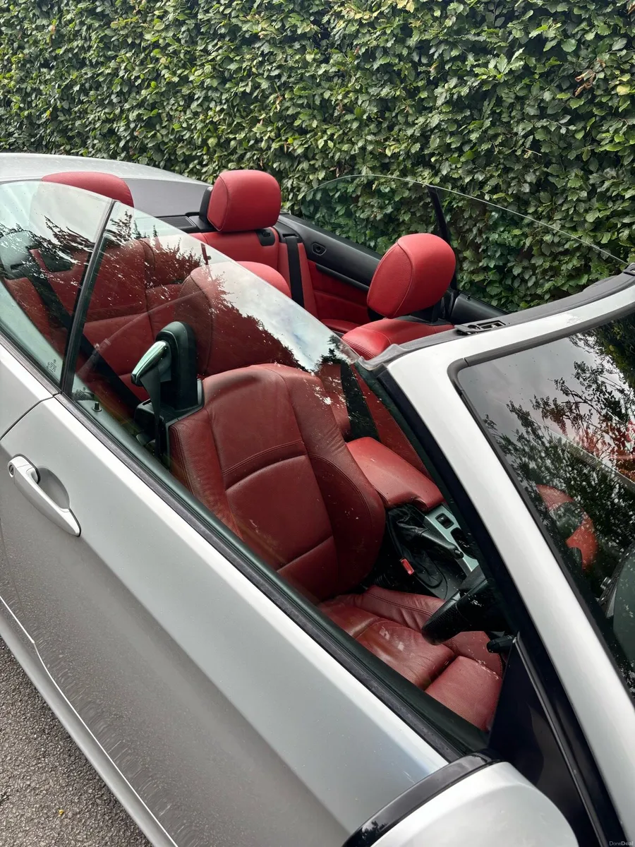 BMW 320i M Sport Convertible (E93) – Petrol 2.0 - Image 4
