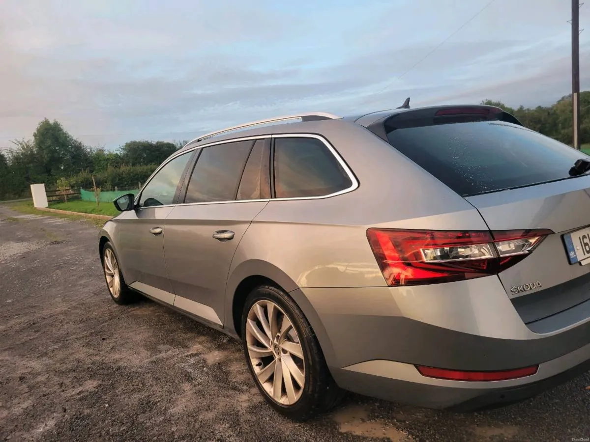 Skoda Superb (estate) - Image 3