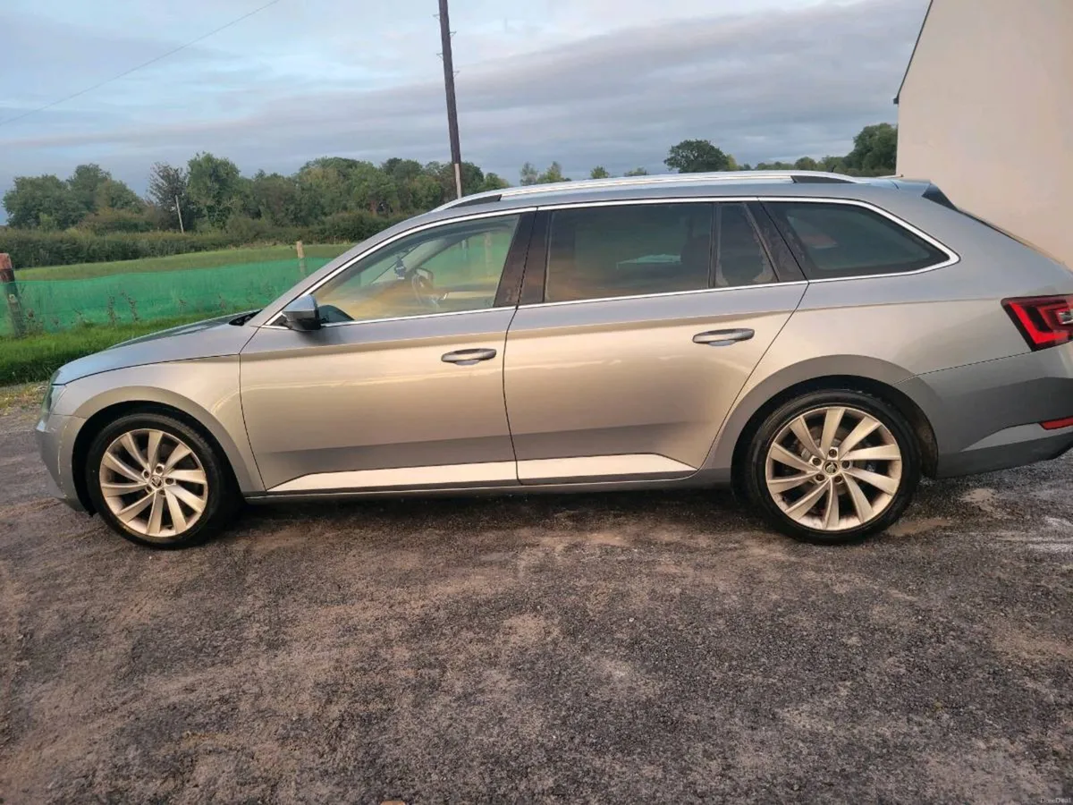 Skoda Superb (estate) - Image 5