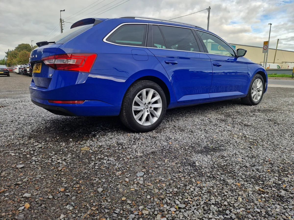 Skoda Superb 2023 - Image 6