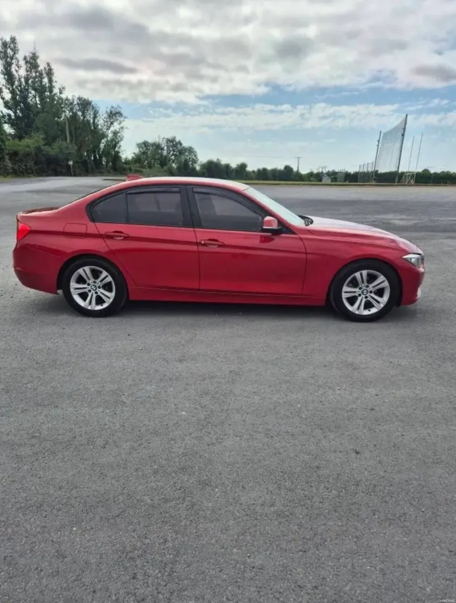 2014 BMW 318D Automatic - Image 5