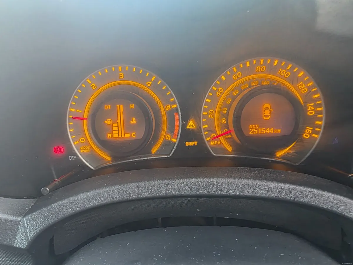 Toyota Auris 2009 - Image 2