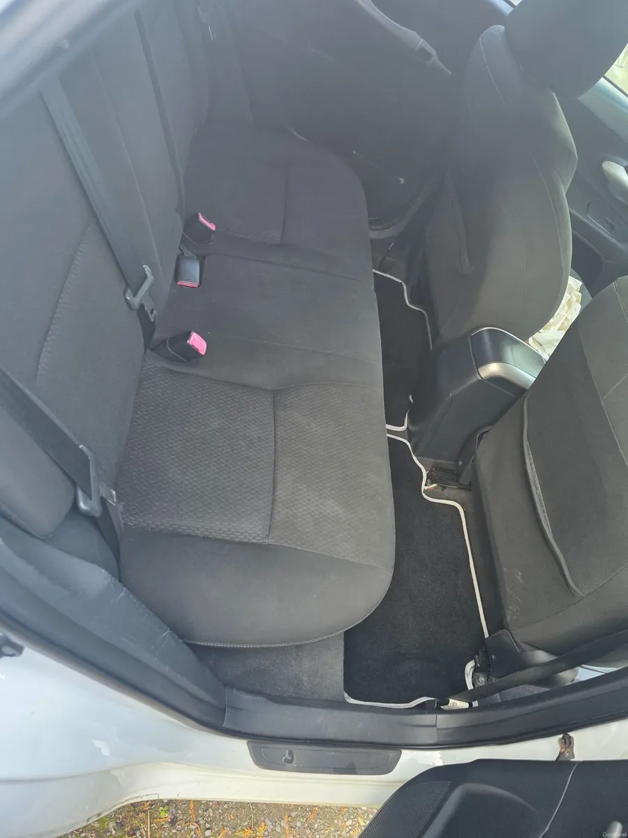 Toyota Auris 2009 - Image 5