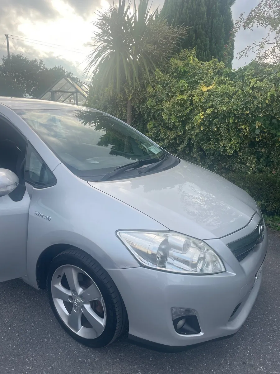 Toyota Hybrid Auris - Image 1