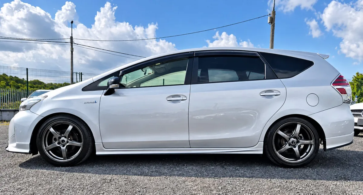 Alpha 1.8 Hybrid 7 Seater Auto - Image 3