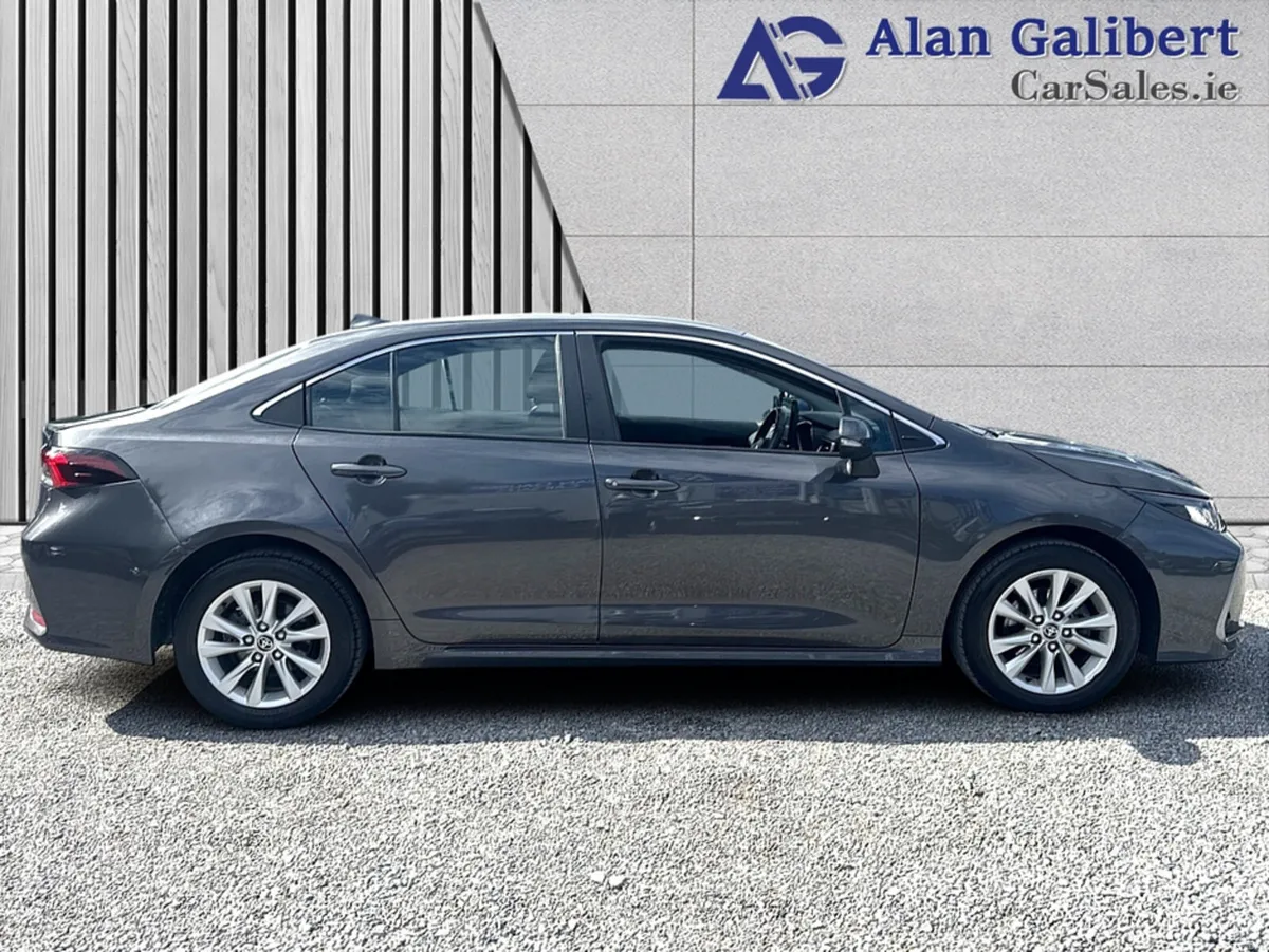 Toyota Corolla LUNA SALOON AUTO - Image 3