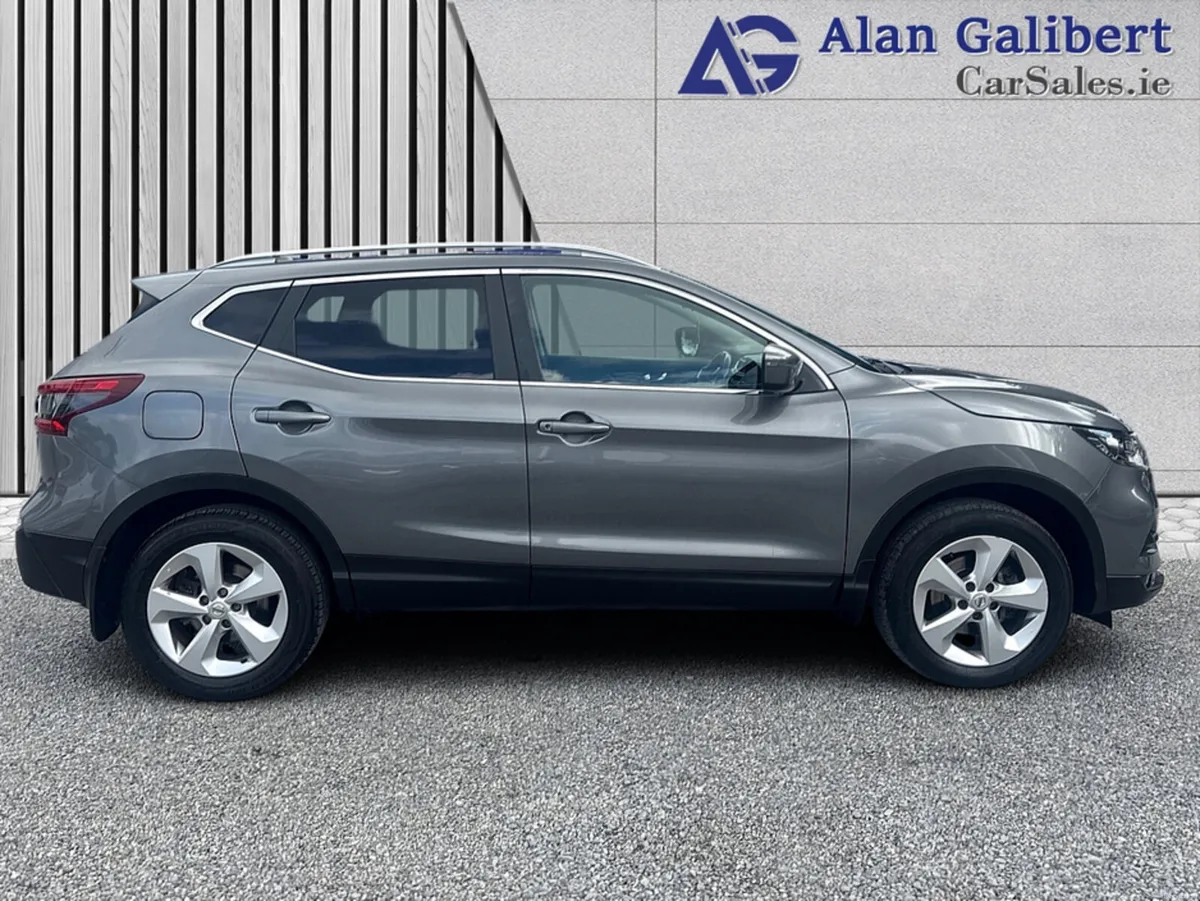 Nissan Qashqai 1.3 PETROL SV MODEL SUNROOF - Image 3