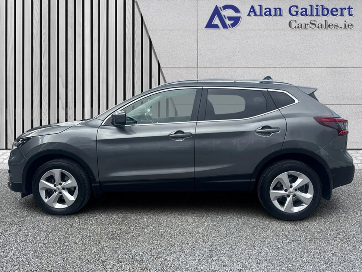 Nissan Qashqai 1.3 PETROL SV MODEL SUNROOF - Image 5