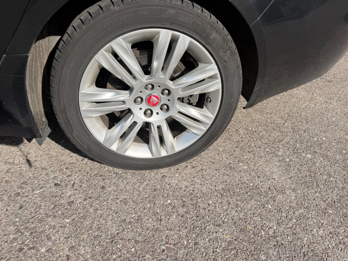 2018 Jaguar XF - Image 5