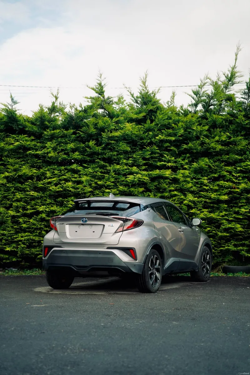 Toyota C-HR 1.8 Hybrid 2017 - Image 2