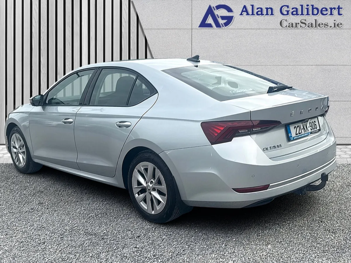 Skoda Octavia AMBITION 1.0 TSI LOW MILEAGE - Image 2
