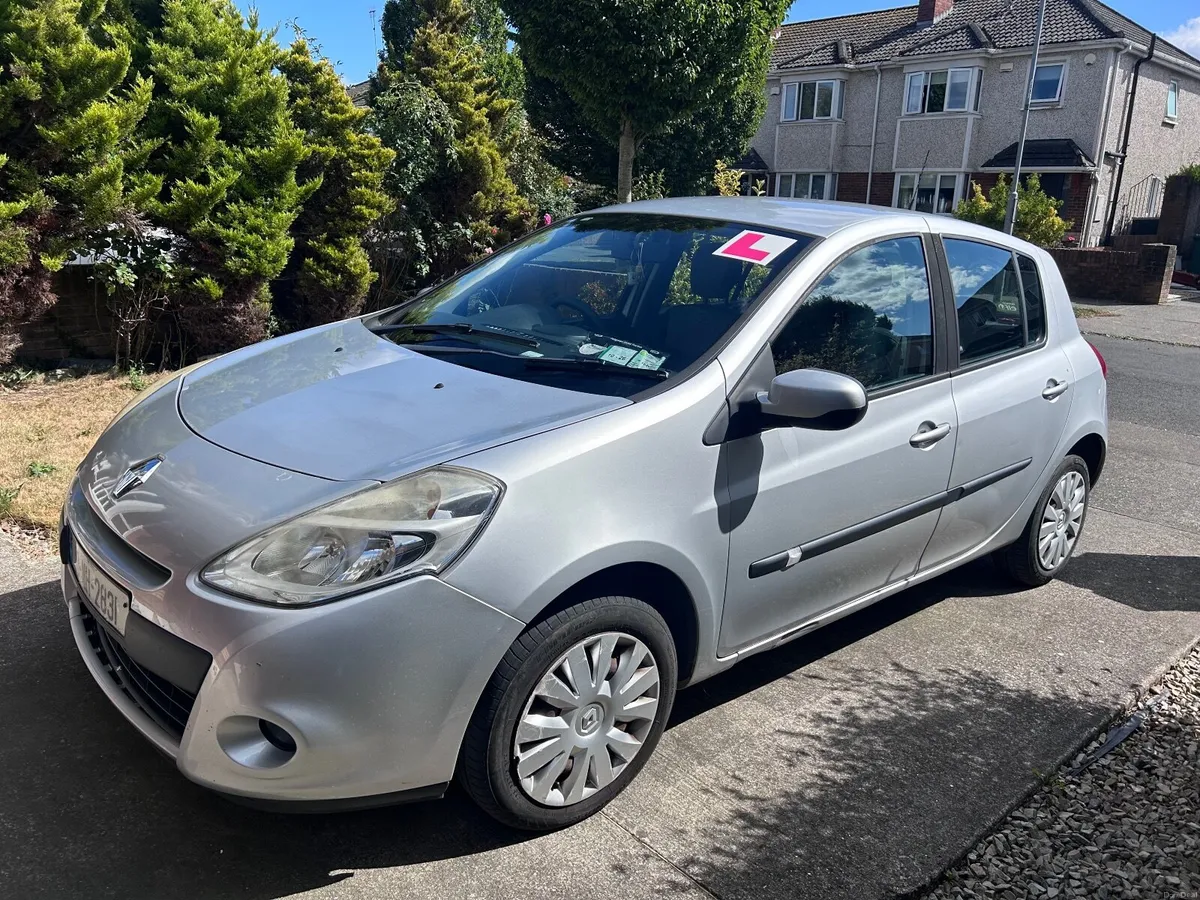 Renault Clio 2010 - Image 1