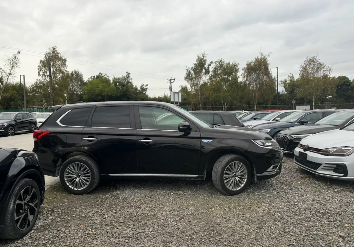 Mitsubishi Outlander - Image 1