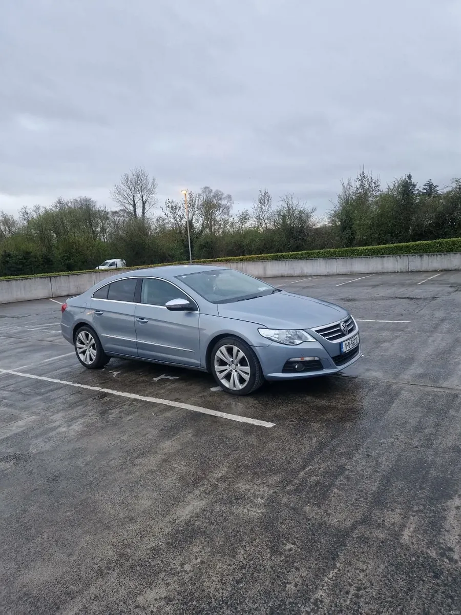 Automatic Volkswagen Passat 2011 - Image 2
