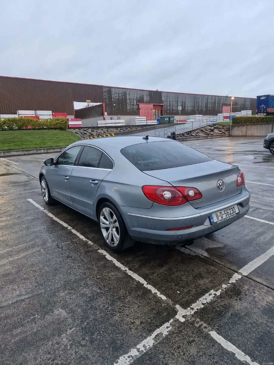Automatic Volkswagen Passat 2011 - Image 6
