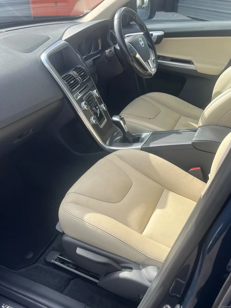 2015 VOLVO XC60 - Image 5