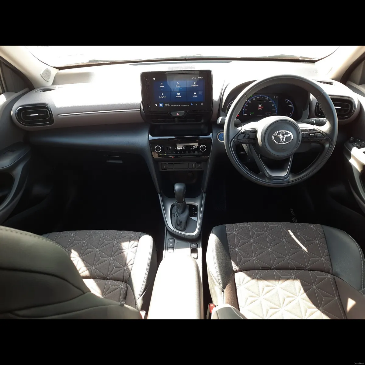Toyota Yaris Cross 2023 - Image 2