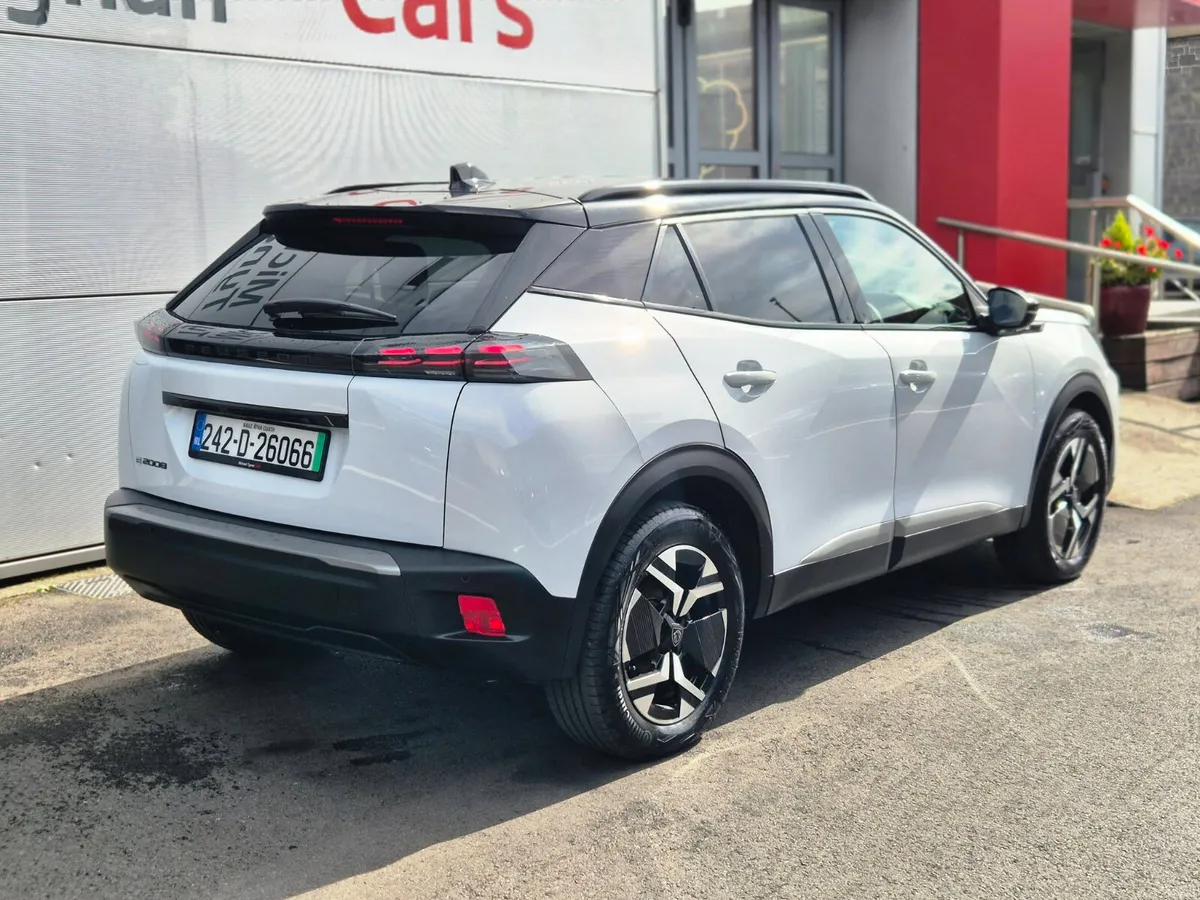 2024 Peugeot 2008e GT Line, CarPlay, 17" Alloys - Image 5