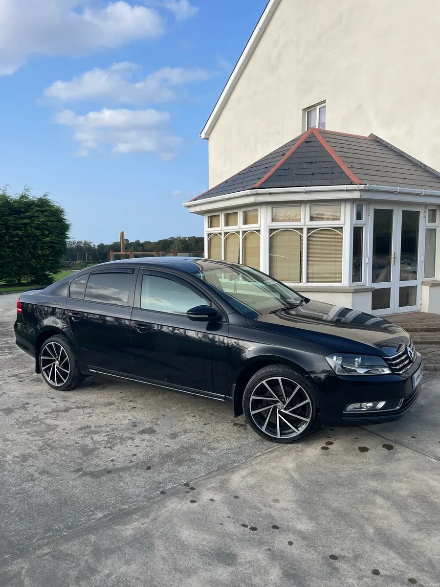Volkswagen Passat - Image 2