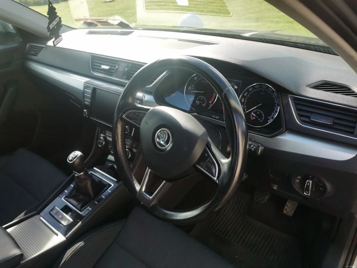 Skoda Superb 2017 - Image 4