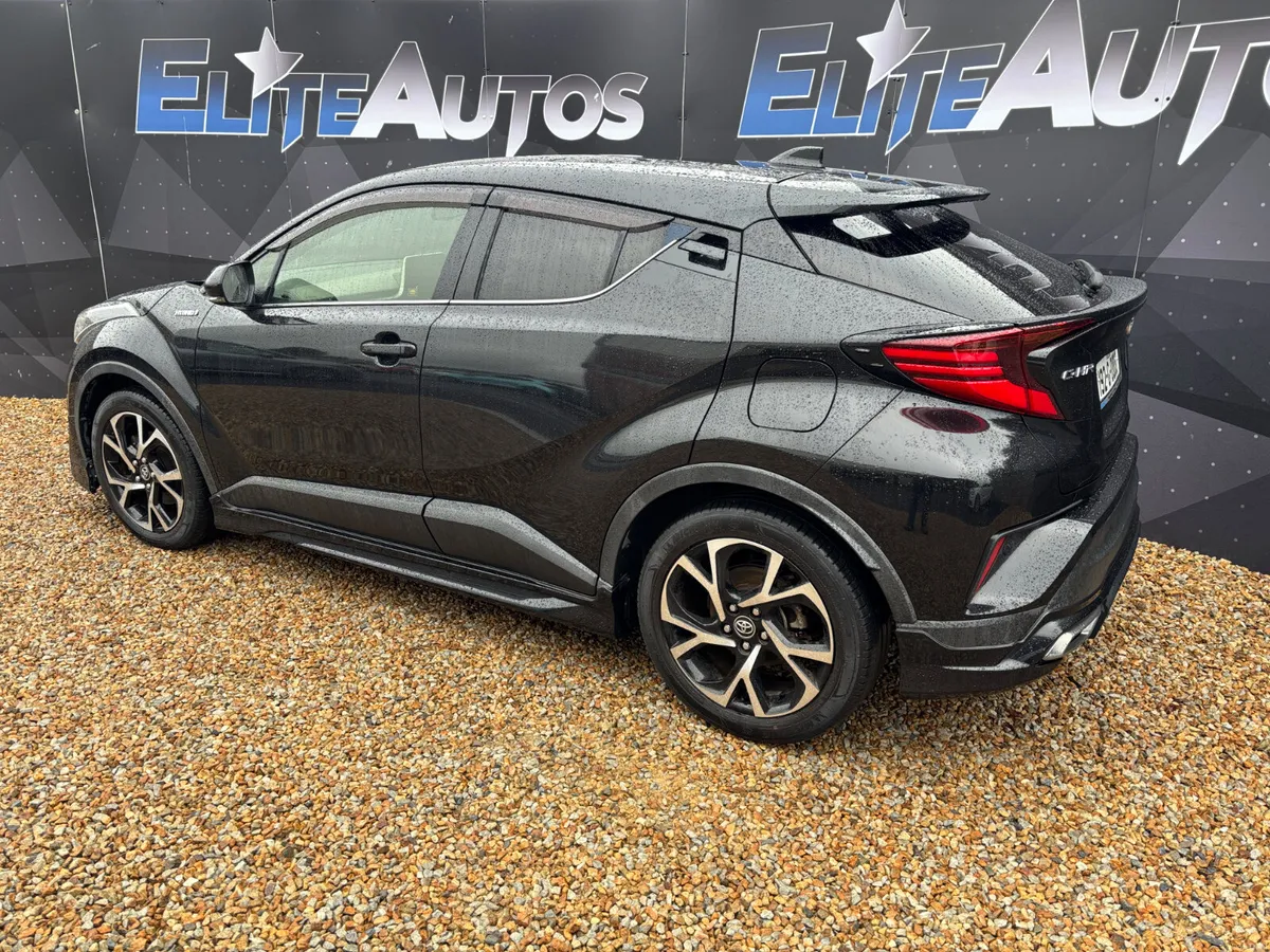 Toyota CH-R Sol Modellista Hybrid 2019 - Image 2