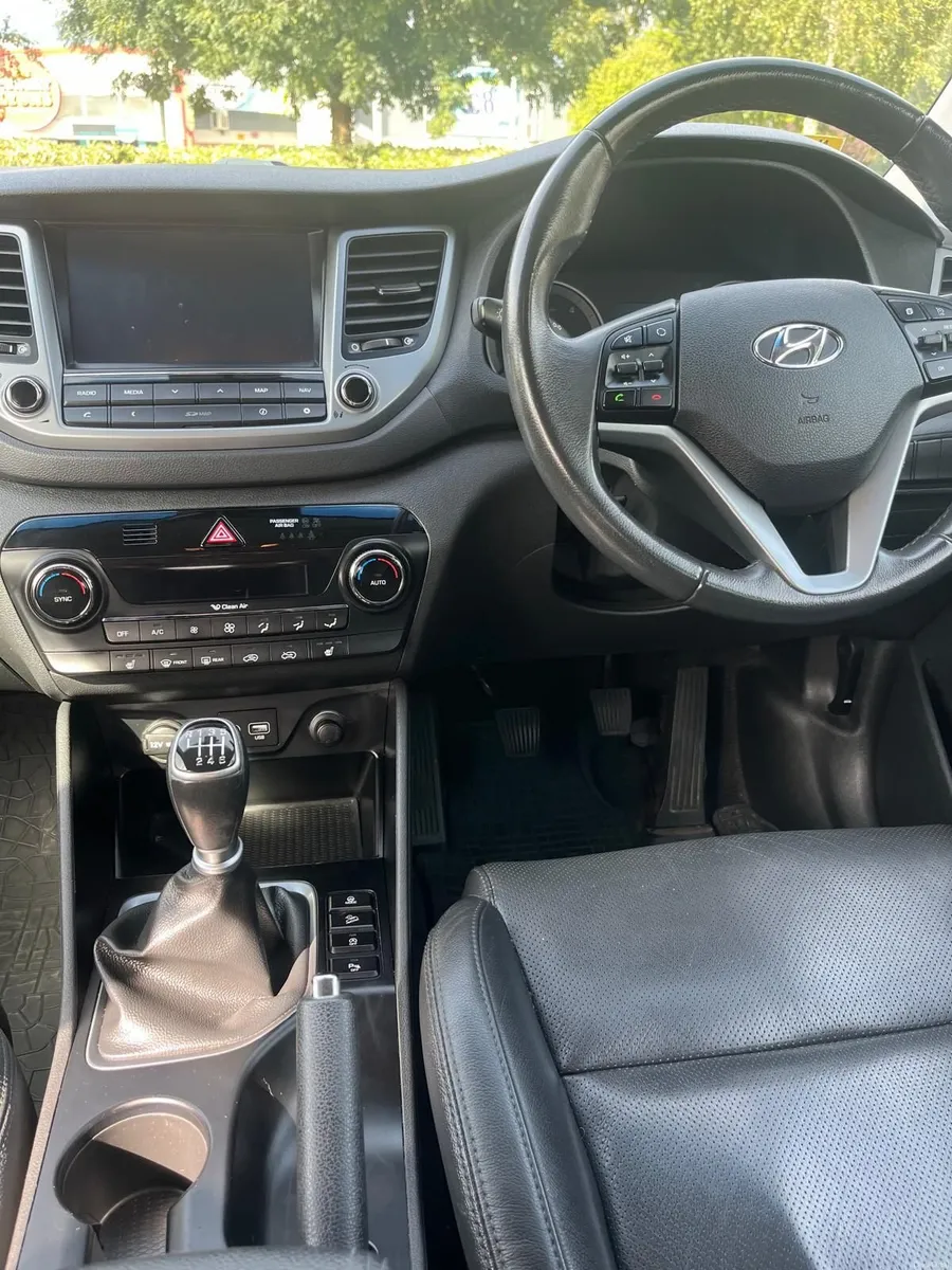 Hyundai Tucson (Executive) Top Spec, Low mileage++ - Image 6